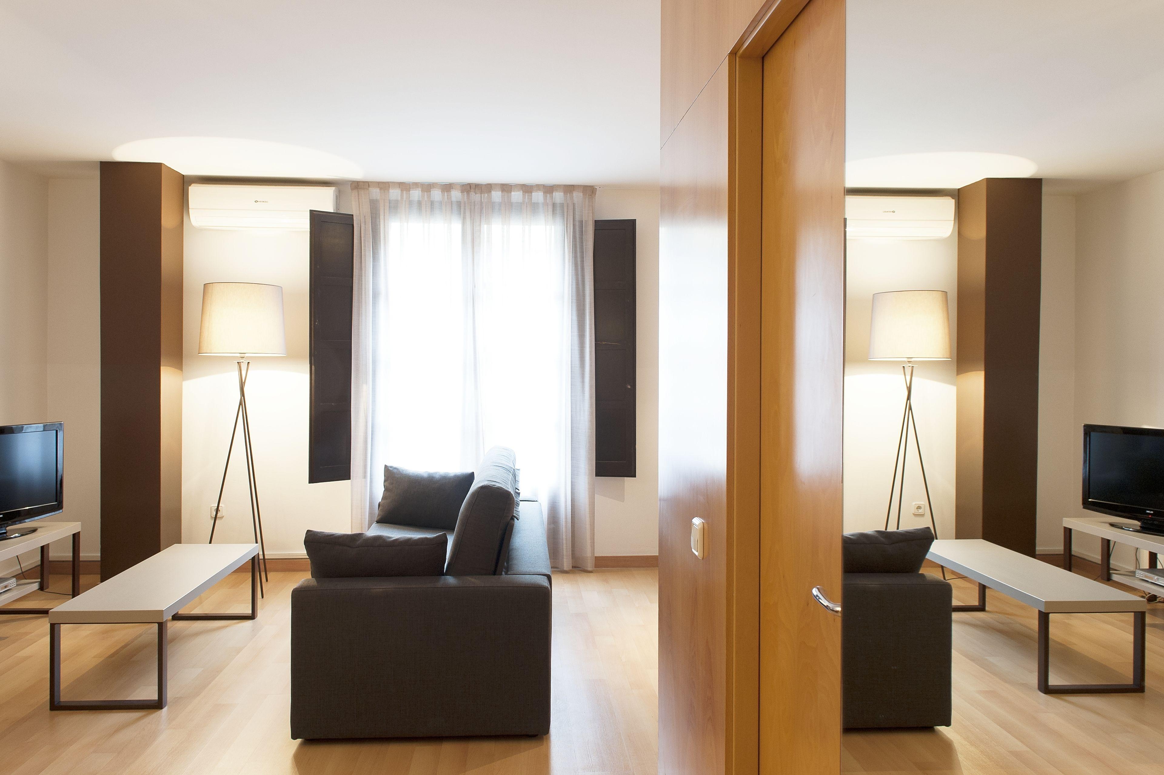 Aspasios Plaza Real Apartments — Photos 1